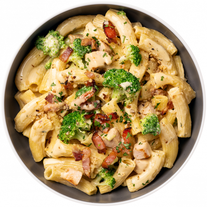 Penne s kuřetem a brokolicí, se sýrovou omáčkou